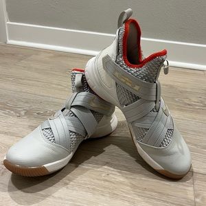 Nike LeBron Zoom Soldier US 11 light bone